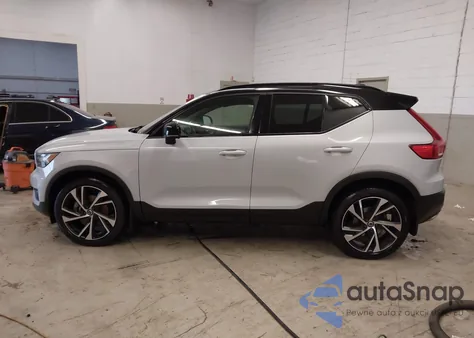 2020 Volvo Xc40 T5 R-Design z USA, uszkodzony, nr VIN YV4162UM7L2206675